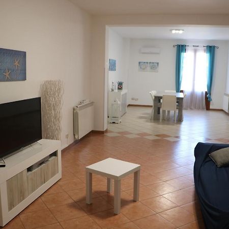شقة La Casa Di Magiu تيراسيني المظهر الخارجي الصورة