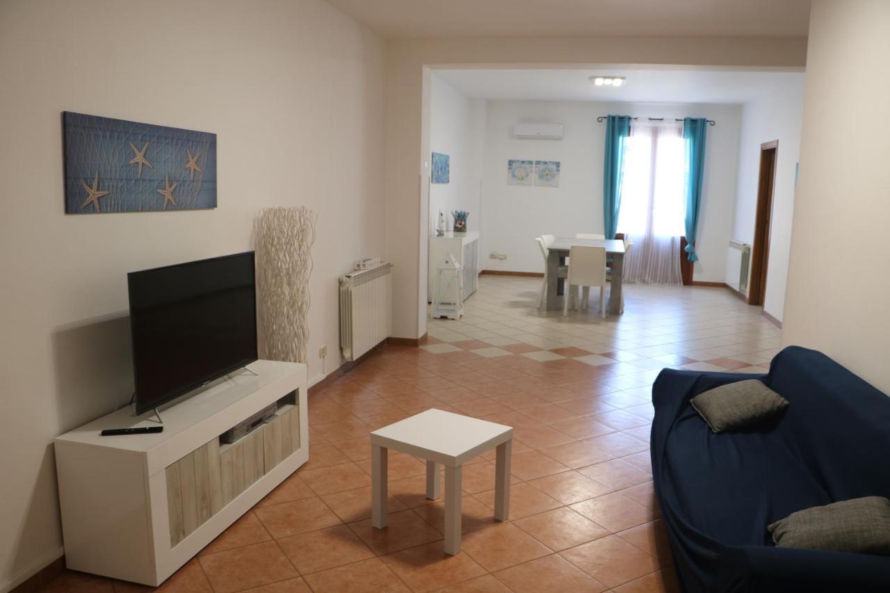شقة La Casa Di Magiu تيراسيني المظهر الخارجي الصورة
